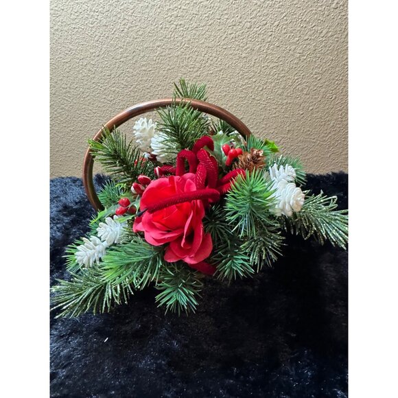 Vintage Countryware Copper Basket With Artificial Festive Floral Arrangement - Picture 3 of 7